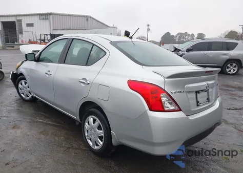 2015 Nissan Versa 1.6 Sv z USA, uszkodzony, nr VIN 3N1CN7AP3FL823667